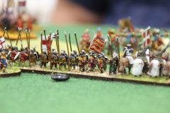 L'armée Croisée avance sur les troupes de Saladin.