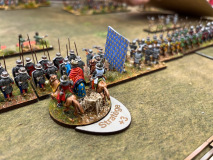 Philippe Auguste en personne commande l'infanterie Française.