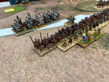 L'armée du Royaume de Sicile progresse rapidement sur le champ de bataille.