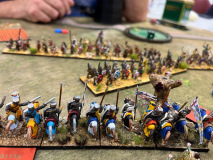 Les chevaliers Français chargent les ribauds des rangs Croisés !