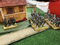 Les troupes Russes contournent l'armée Française sur leur flanc gauche.