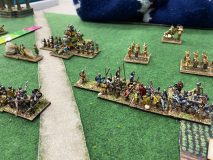 Des Hindous dispersés par les rangs compacts Anglo-Danois.