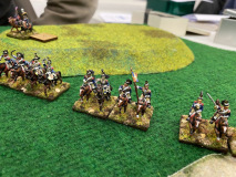Les cuirassiers Français s'étendent et avancent rapidement sur le champ de bataille.
