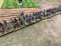 A couvert dans un champ, les Gallois criblent leurs ennemis de flèches inarrêtables.