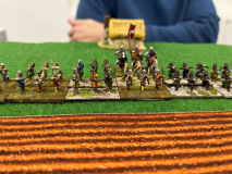 Les archers Français s'apprêtent à pénétrer dans un champ.