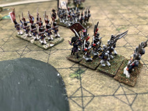 L'infanterie Polonaise se dirige vers l'ennemi Prussien sous le regard de leur officier.