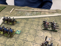 Des unités de cavaliers Polonais s’apprêtent à prendre de flanc leurs homologues Prussiens.