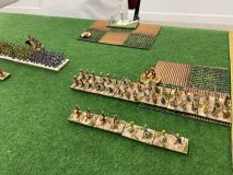 L'armée des Derniers Macédoniens prend position dans un terrain accidenté.
