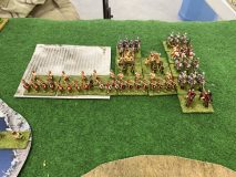 Des légionnaires Romains Bas empire soutenus sur le flanc par les auxiliaires cavaliers.