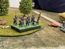 Des Prussiens embusqués attendent le signal de leur général...