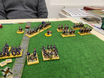 L'infanterie et l'artillerie au centre, la cavalerie sur l'aile. Du classique chez les Français !