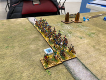 Les Caballarii Francs vont tenter d'utiliser la route afin d'engager rapidement les archers Gallois.