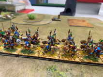 Les Caballarii Francs Carolingiens avancent plus rapidement en colonne sur route.