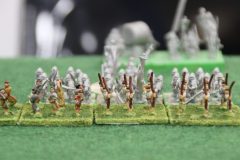 Des troupes lourdes Samouraïs Tardifs avancent sous la couverture d'archers.