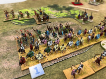 La mêlée fait rage du coté des Thraces contre l'armée de Spartacus.