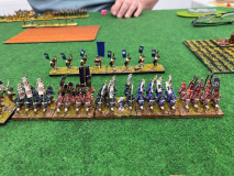 L'infanterie lourde Samouraï repère un champ dans lequel se réfugier au loin.