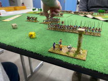 Le camp Macédonien bien protégé par la ligne de lanciers.