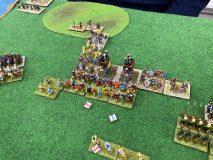 Les éléphants Sassanides piétinent l'infanterie Bédouine.