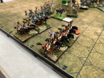 Des cavaliers Autrichiens tentent un débordement sur une aile.