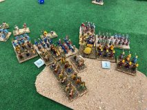 Escarmouche épique dans un champ entre Romains République et Indiens Classiques.