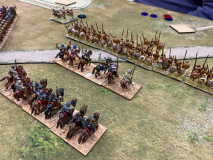 La ligne de lanciers Spartiates forme un rang impénétrable pour les cavaliers Arabes.