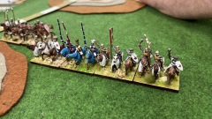 Les chevaliers Croisés Tardifs chargent les positions des Coumans.
