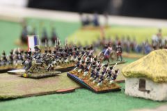 L'armée Française prend possession de la colline centrale.