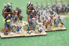Des éléphants Sassanides appuyés par une unité de fantassins lourds.