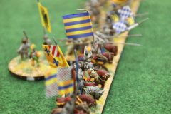 On aperçoit le général Allemand en train de motiver ses chevaliers avant la charge !