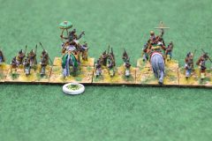 Éléphants élite appuyés par des fantassins mixtes Indiens Classiques en formation.