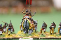 Un général Indien Classique sur son éléphant de guerre se dirige vers l'armée ennemie.
