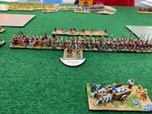 Les troupes lourdes Carthaginoises menées par Hannibal protègent leur camp.