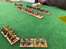 La cavalerie Perse Achéménide tente une manœuvre d'encerclement des Huns.