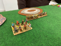 Un corps de cavaliers Huns au déploiement.