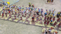 La mêlée entre les Incas et les Gaulois fait rage.