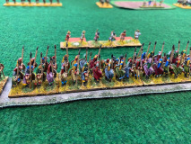 La ligne de hoplites Spartiates ne semble pas du tout impressionnée par l'armée Parthe.