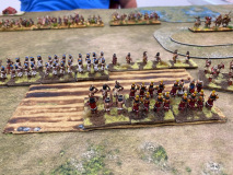 Les Incas progressent et prennent position dans un champ. Au loin, l'armée Thrace.