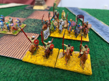 Des éclaireurs Égyptiens Ayyubide précédent des unités de cavalerie lourde.