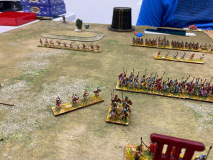 L'armée Grecque Spartiate abandonne une aile face aux Thraces.