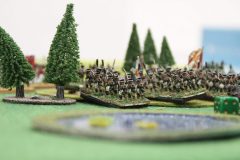 Les russes prennent position sur une colline boisée.
