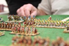 L'infanterie lourde des perses rentrant en contact avec les hoplites grecs classiques.