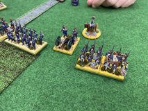 Le général Français soutient une batterie et des unités d'infanterie.
