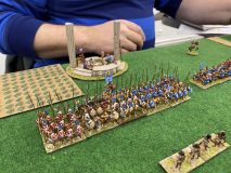 Très belle armée Séleucide devant un camp tout aussi beau.