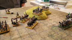 La cavalerie Prussienne essaye de déborder les Français République sur l'aile droite.