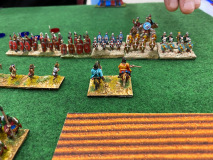 Les éclaireurs Grecs tentent de harceler les lignes Romaines.