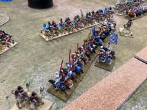 Le général Anglais ordonne la charge face aux chameaux Touaregs.