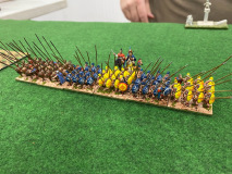 Les phalanges des Derniers Macédoniens forment un mur de lances infranchissable.