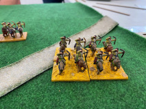 Un groupe d'éclaireurs Parthes précède leur armée.