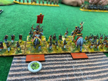 Un corps d'armée des Indiens Classique se déploie dans un champ.