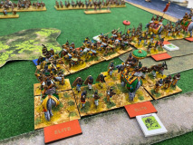 La cavalerie Indienne se repositionne rapidement pour faire face à l'infanterie Thrace.